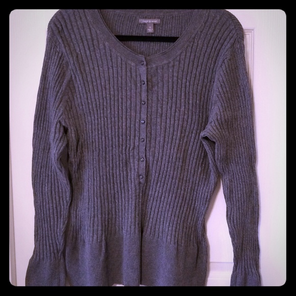 **SOLD** Apt 9 Heather Grey Cable Knit Sweater. - Picture 2 of 8